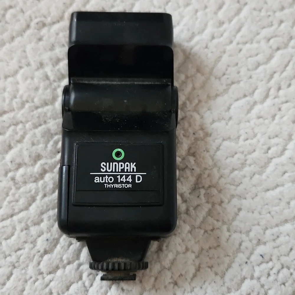 Sunpak Auto 144 D Thyristor Flash Adapter Camera Retro Y2K